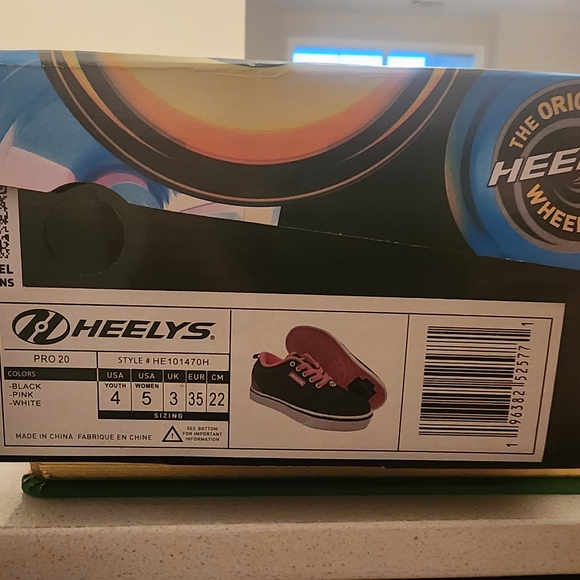 Heelys Wheeled Shoes - Picture 2 of 3